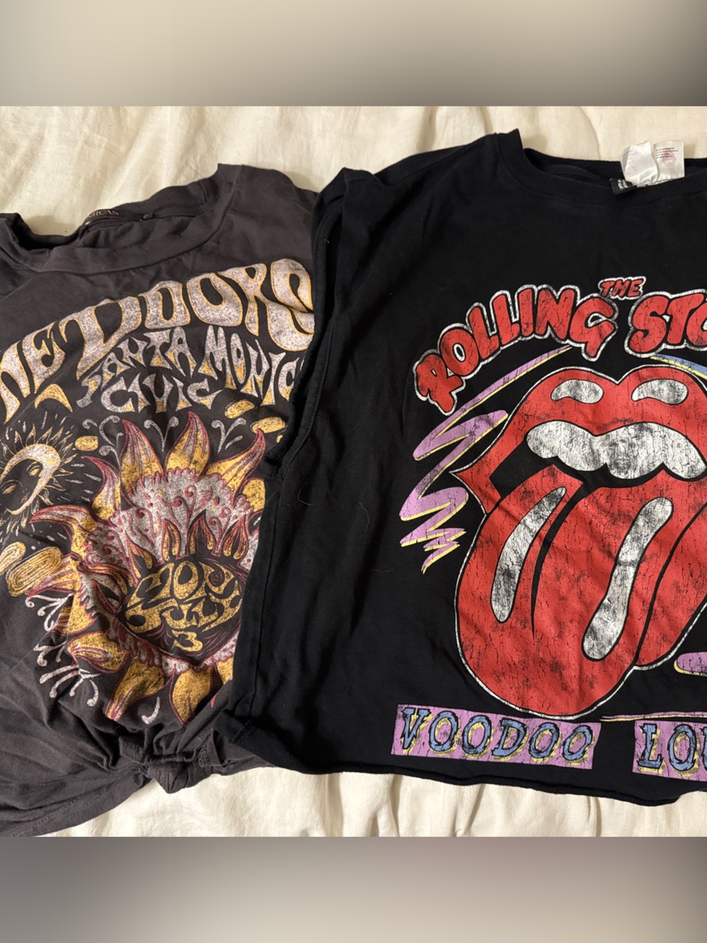 2 rock and roll t-shirtsThe Rolling Stones & the Doors Black grey Graphic tee